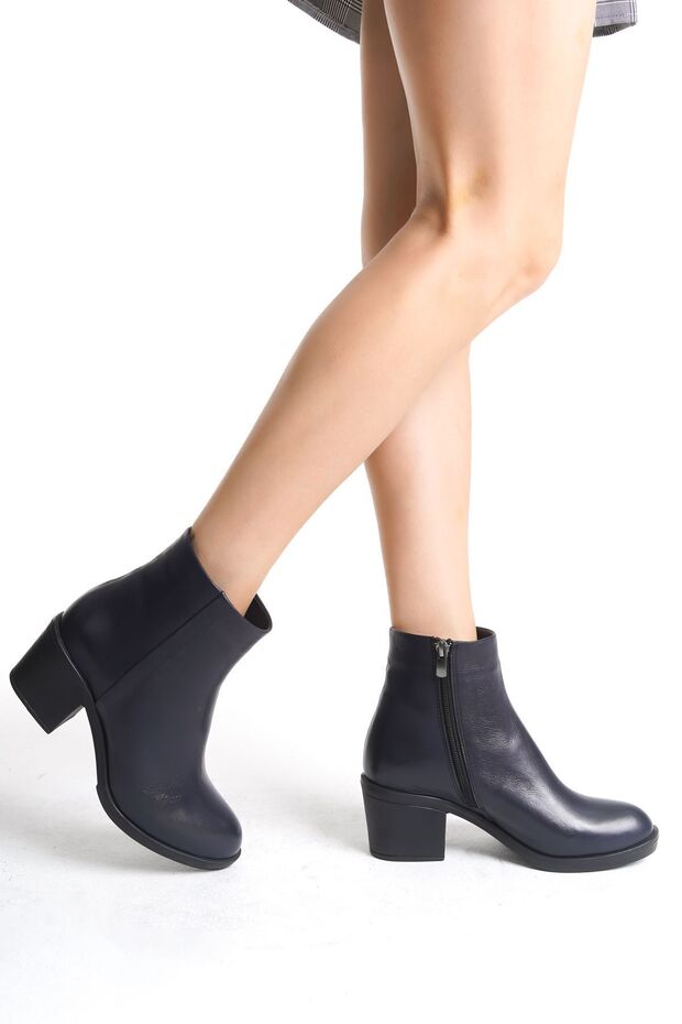 HAKİKİ DERİ KADIN BOT - 2