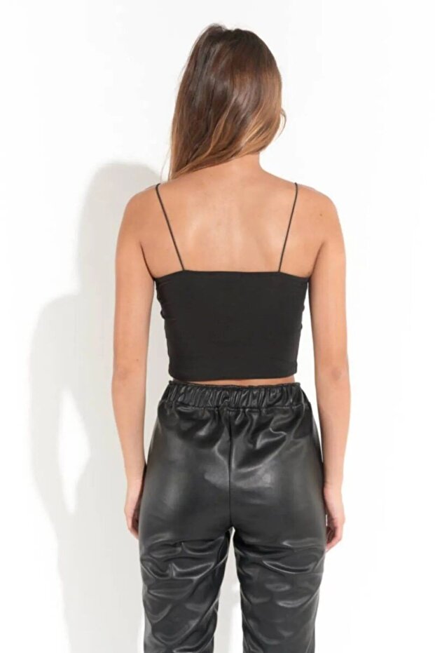 توب قصير أساسي بحمالات خيطية باللون الأسود - 3