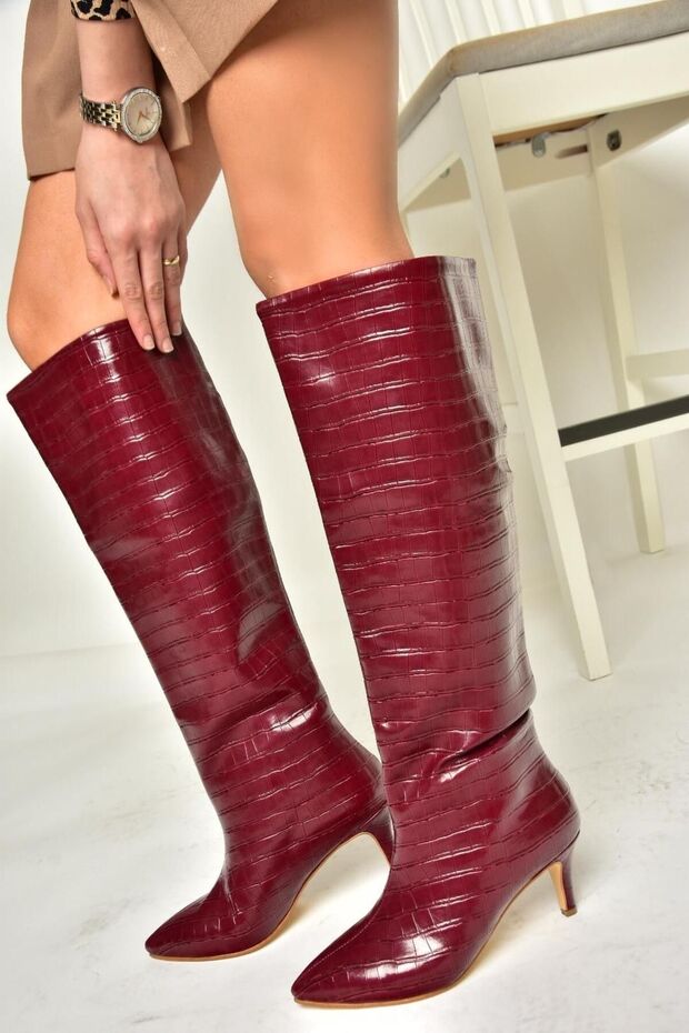 N 749204011 - Bordó krokodil mintás alacsony sarkú női csizma - 5