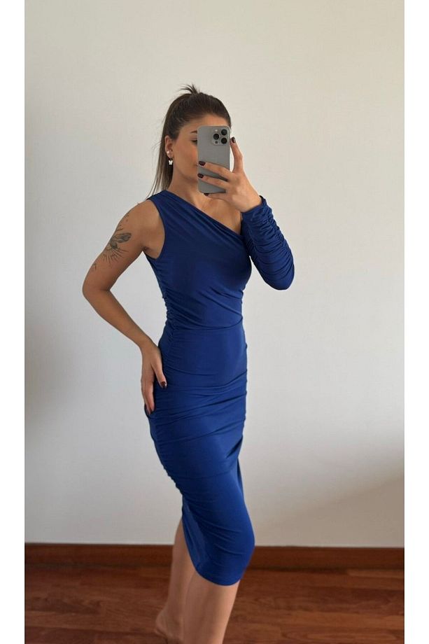 Saks Mavi Jarse Kumaş Tek Omuz Detaylı Büzgülü Elbise - 1