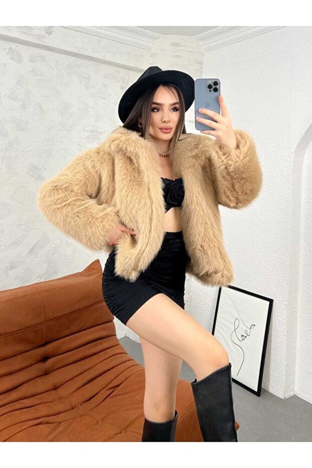 Premium Women's Collared Imported Faux Short Fur
