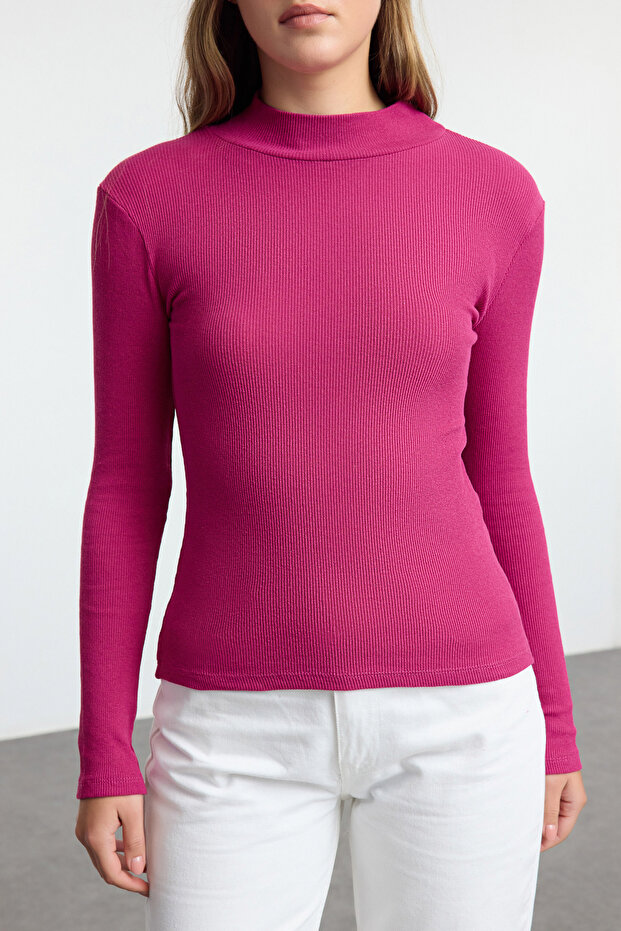 Flexible, gerippte, rosa Strickbluse – lange Ärmel, Stehkragen – TWOAW21BZ0423 - 3