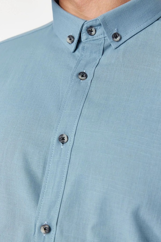 Mavi Düğmeli Yaka Apoletli Slim Fit %100 Pamuklu Keten Görünümlü Gömlek TMNSS20GO0189 - 11