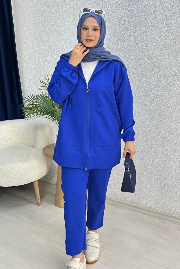 Kapışonlu Takım - 1