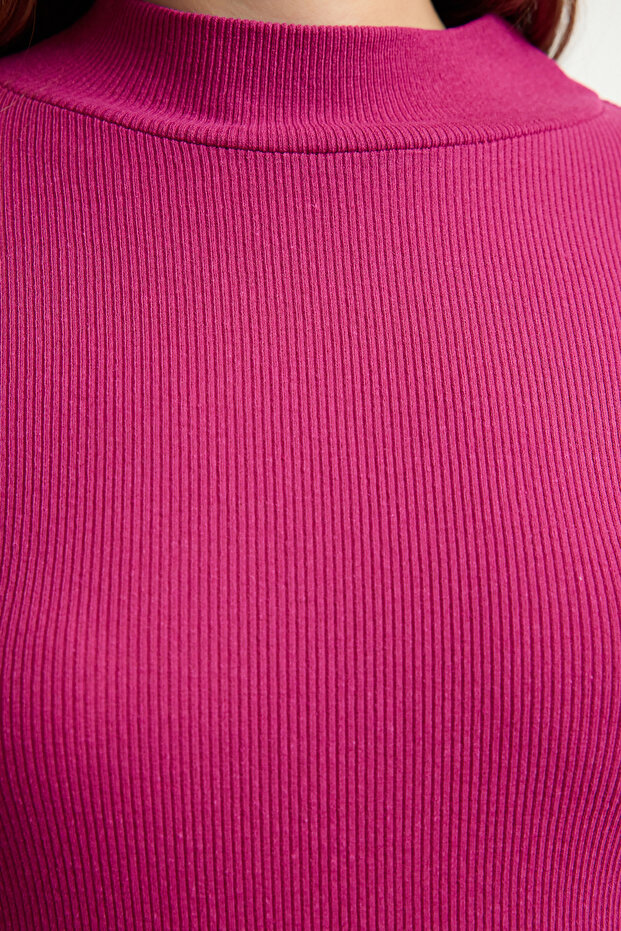 Flexible, gerippte, rosa Strickbluse – lange Ärmel, Stehkragen – TWOAW21BZ0423 - 4