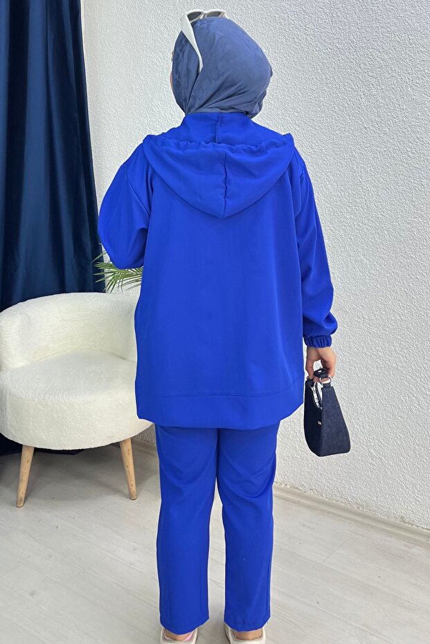 Kapışonlu Takım - 4