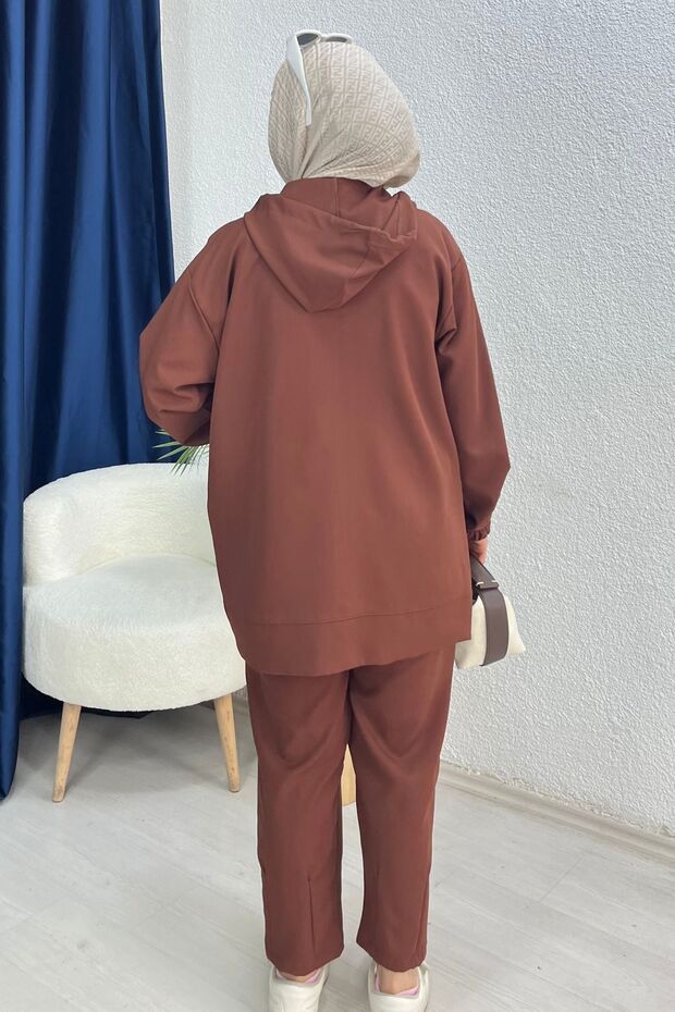 Kapışonlu Takım - 7