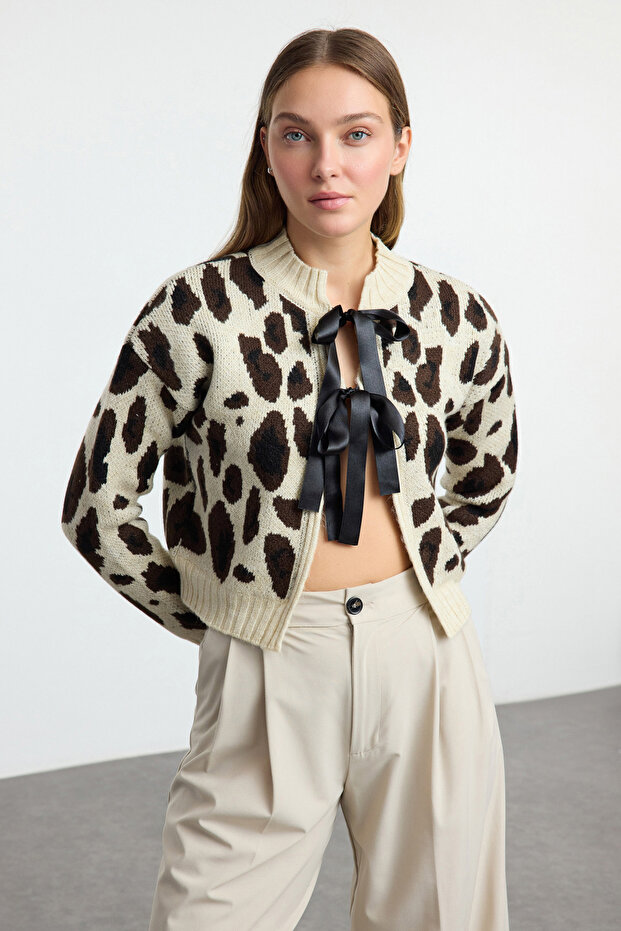 Taş Leopar Desenli Crop Yumuşak Dokulu Triko Hırka TWOAW25HI00355 - 1