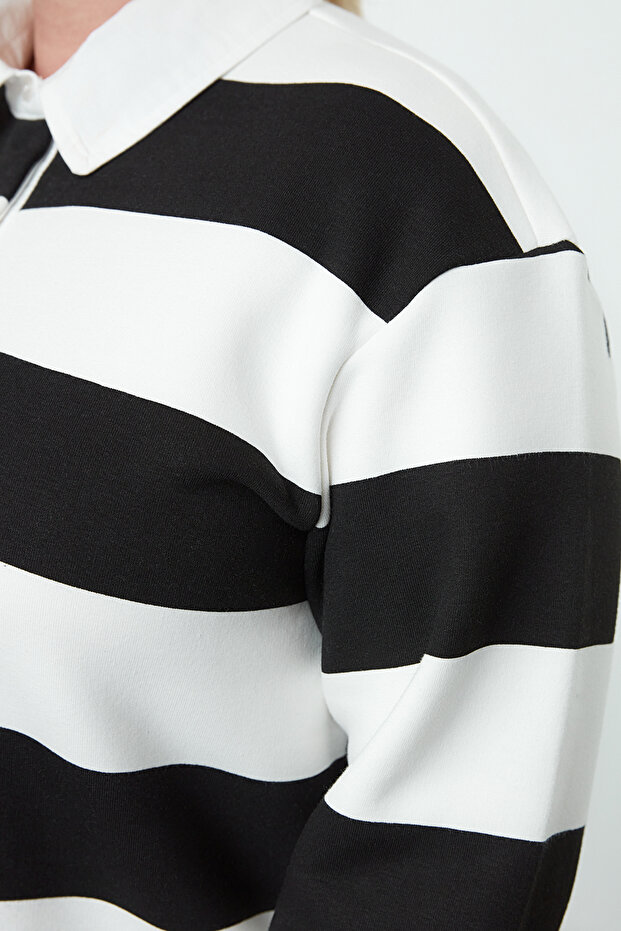 Siyah-Beyaz Çizgili Alttan Gömlek Çıkmalı Örme Büyük Beden Sweatshirt TBBAW25SW00000 - 8