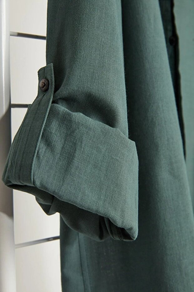 Koyu Yeşil Düğmeli Yaka Apoletli Slim Fit Uzun Kol %100 Pamuklu Keten Görünümlü Gömlek TMNSS20GO0189 - 19