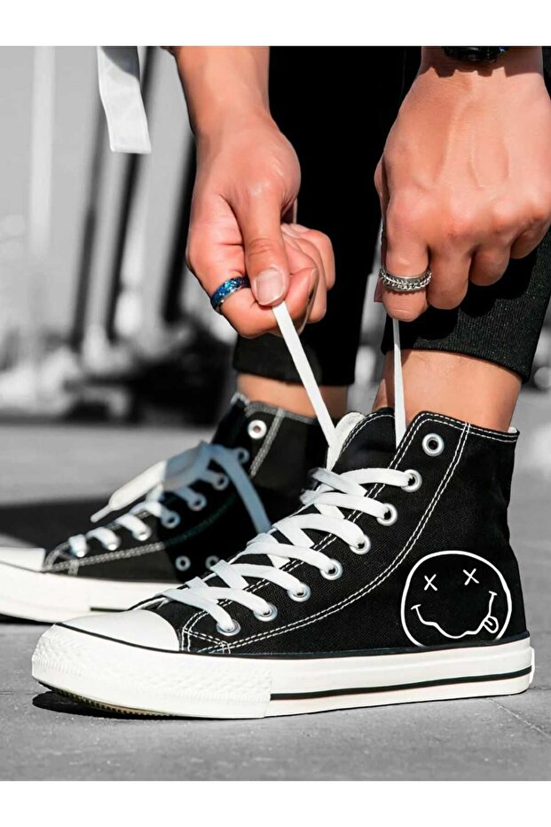 حذاء رياضي مريح من الكتان اليومي للجنسين برقبة عالية Smile Nirvana مطبوعة من Convers