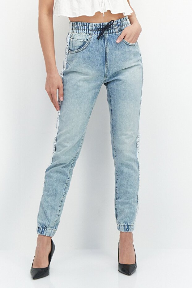 Women Regular Fit Brand Logo Denim Jogger Jeans, Blue