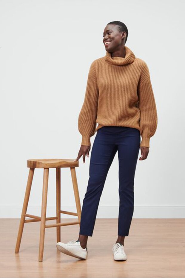 بنطلون نسائي ضيق سهل الارتداء، بقصّة Slim Fit، أزرق داكن