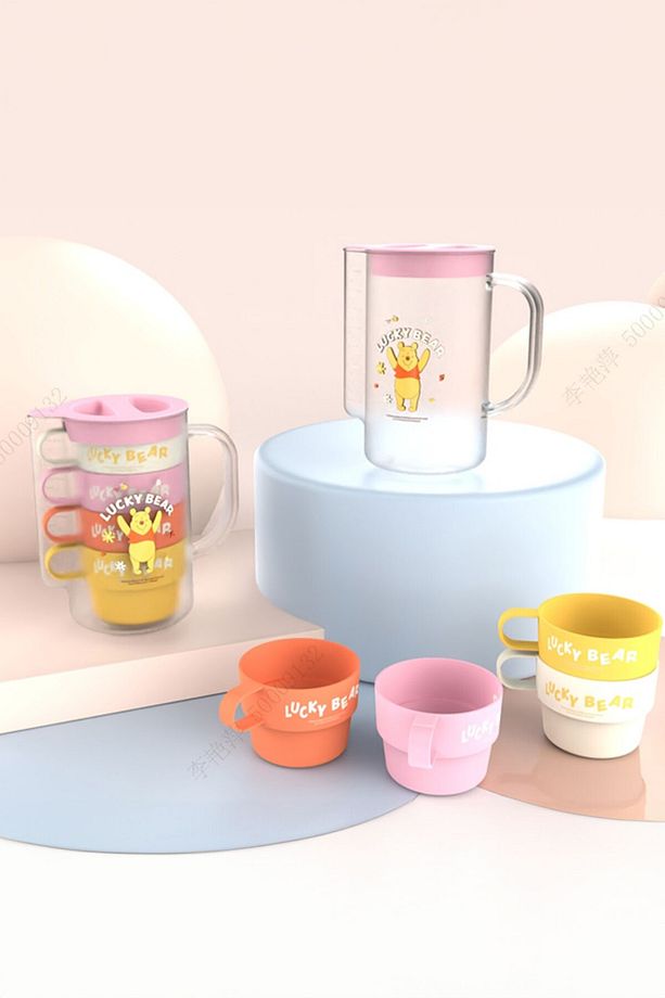 Winnie the Pooh Lisanslı 4 Bardaklı Plastik Sürahi Seti (1000ML) - 1