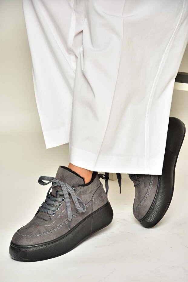 T 811845302 Gray Suede Thick Soled Women's Shoes