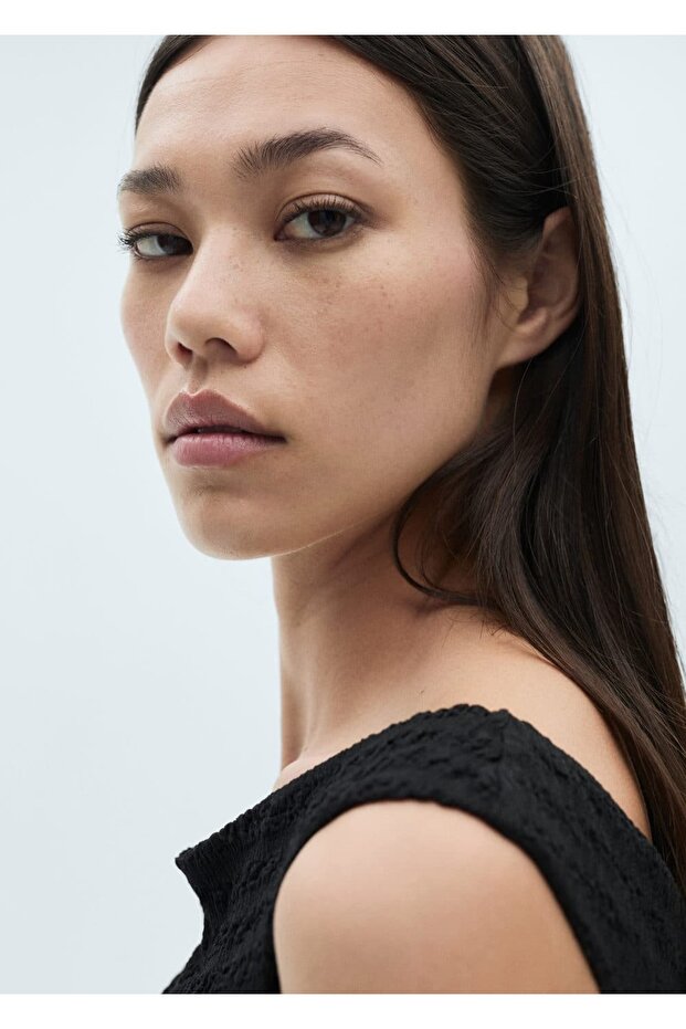 Uzun omuzu açık elbise - 5