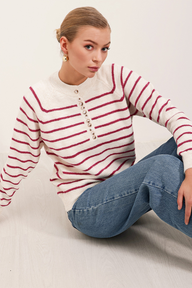 Fuchsiafarbener Pullover mit Knöpfen, Modell 15808 - 3