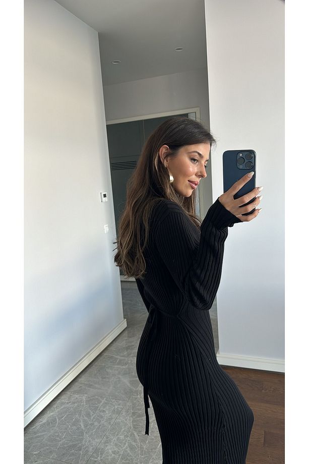 ZR Model Siyah Arkadan Bağlama Detaylı Triko Elbise - 4