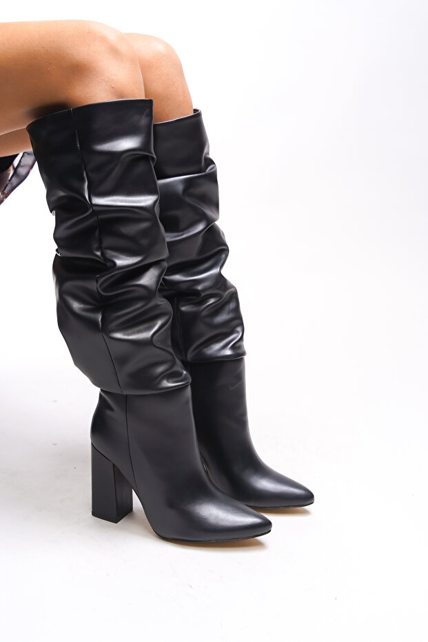 Дамски черни ботуши Issonesra - модел 00121001 - 2