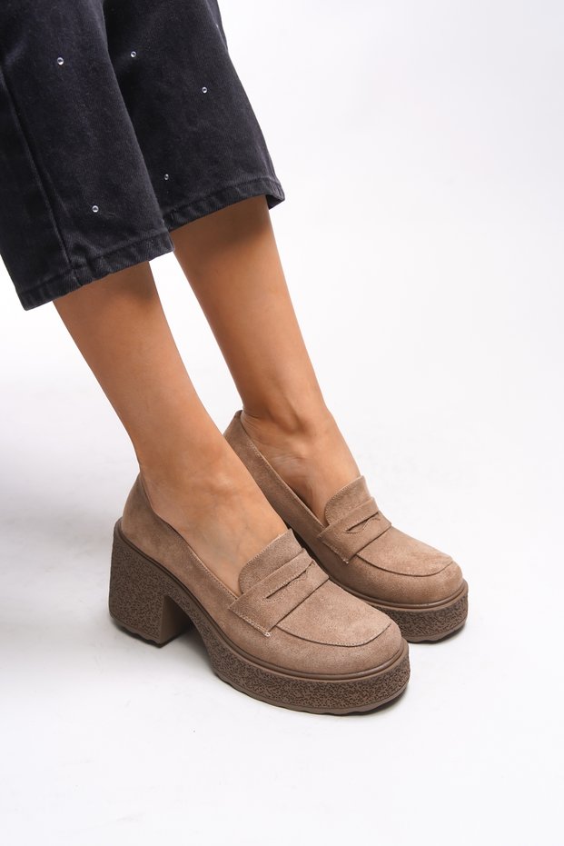 Quphrele Women's Heeled Loafer 00121520 Mink Suede