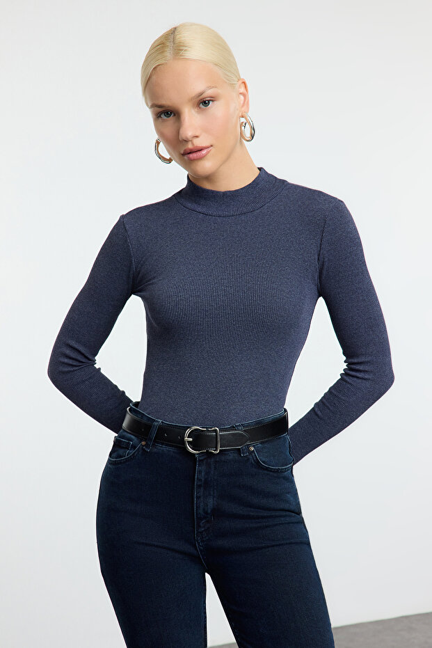 Indigo Fitted/Vücuda Oturan Dik Yaka Uzun Kol Fitilli Esnek Örme Bluz TWOAW21BZ0423
