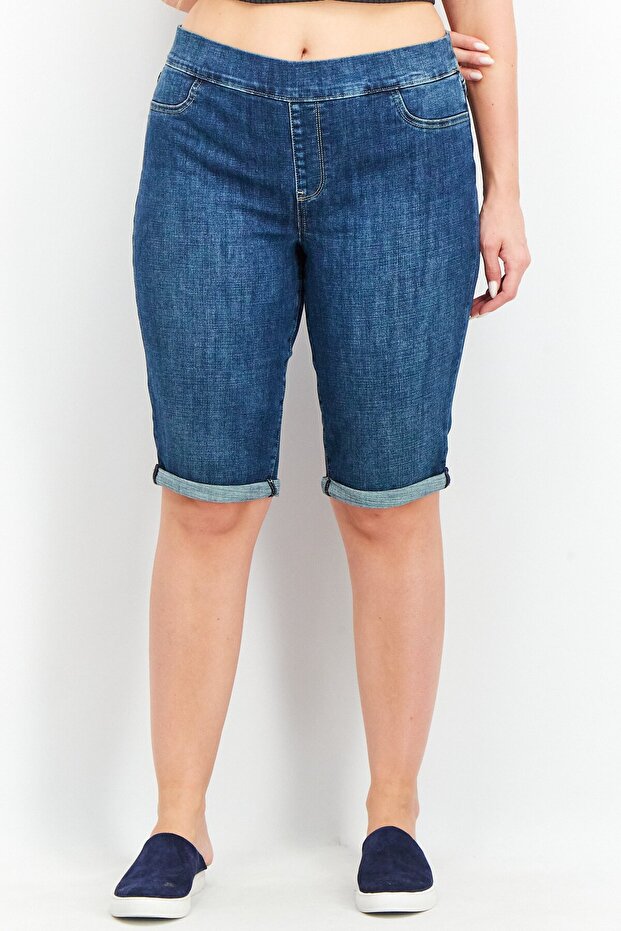 Women Pull On Bermuda Shorts, Clean Marcel