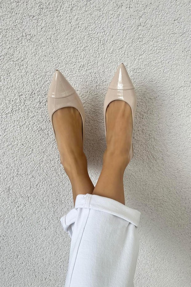 Wanda Women's Heeled Patent Leather Shoes Beige