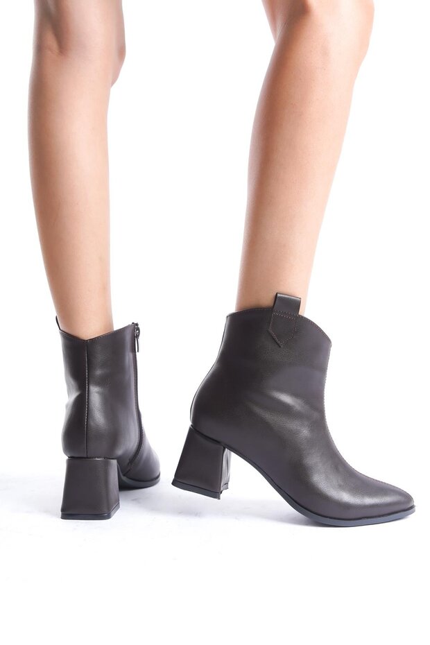 Bitter Brown Cowboy Style Short Pointed Toe Chunky Heel Women's Boots