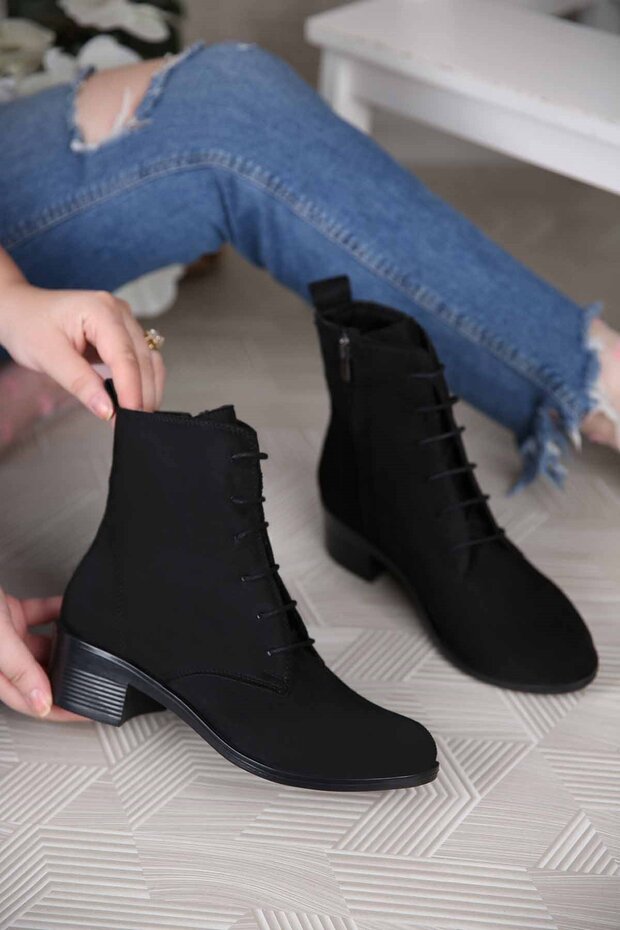 Women's Round Toe Boots Black Suede