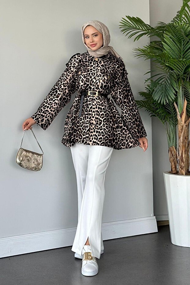 سترة بيضاء منقوشة بنقشة الفهد - 1