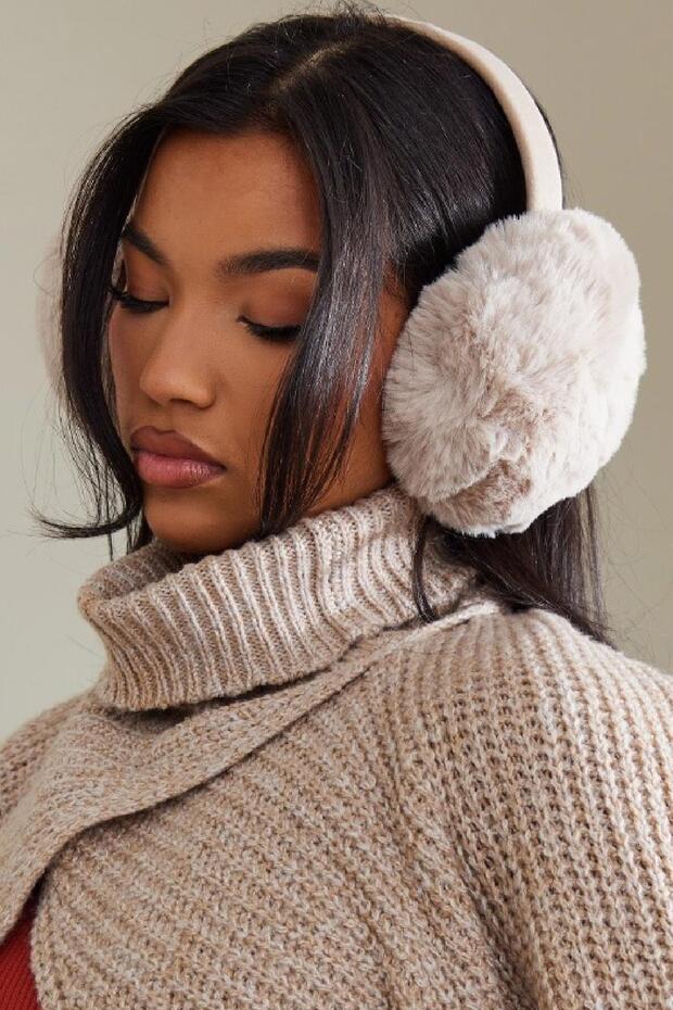 Women's Plush Beige Earmuff Soft Furry Foldable Ear Warmer