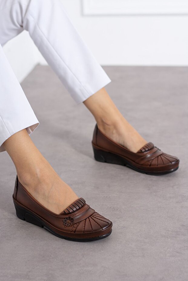 Women's Tan Comfortable Orthopedic Mother Shoes