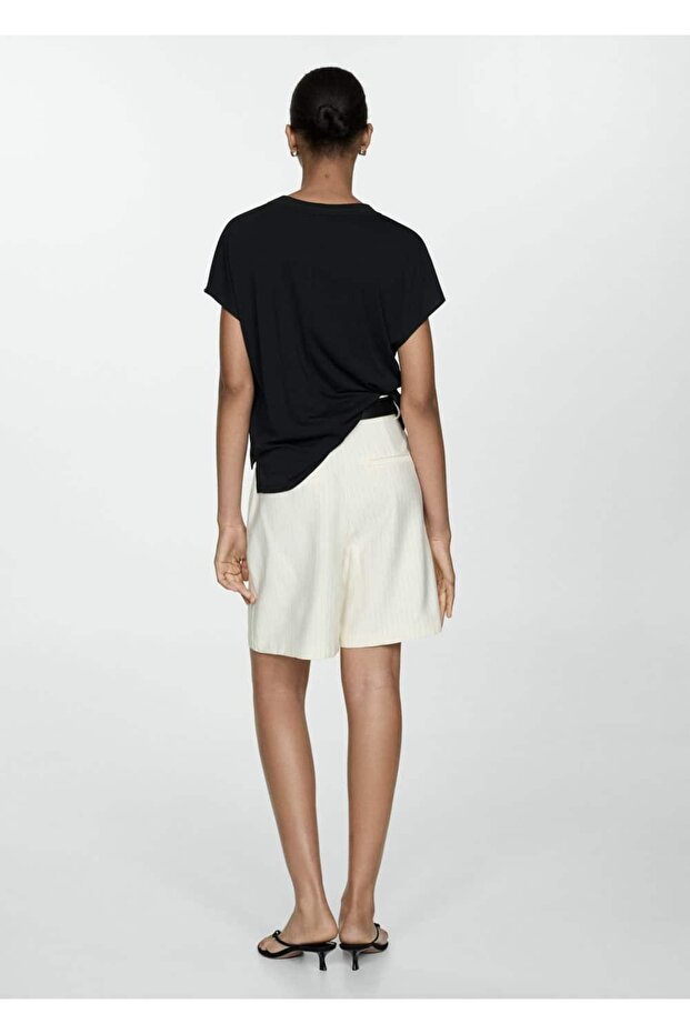 V Yakalı Tişört - 4