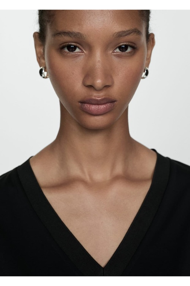 V Yakalı Tişört - 5