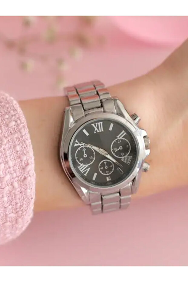 Luxury Women's Wristwatch with Roman Numbers