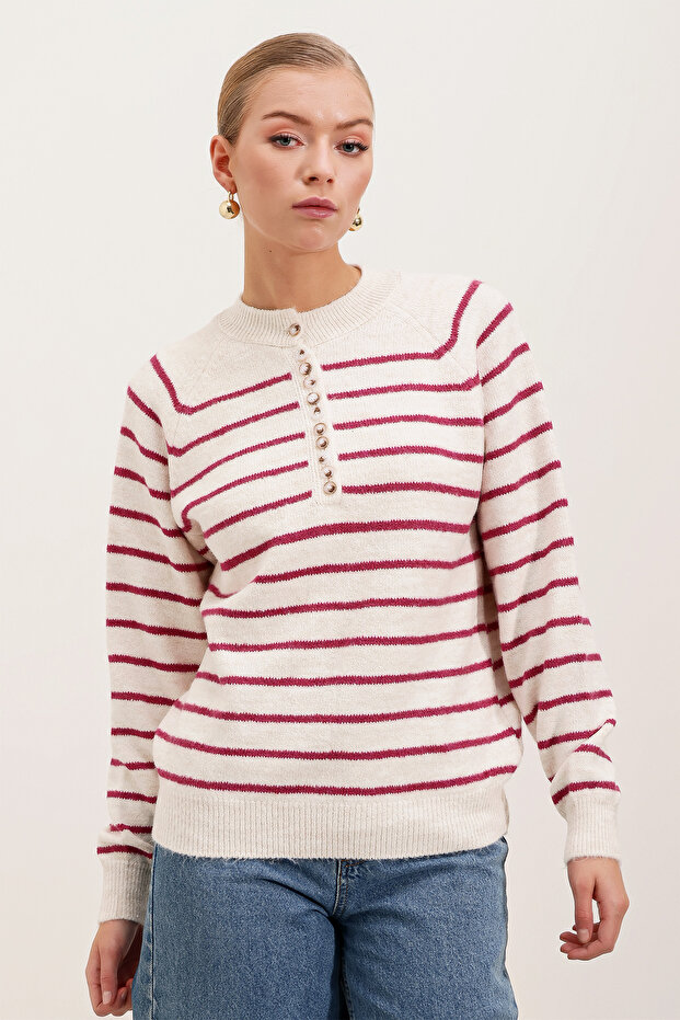 Fuchsiafarbener Pullover mit Knöpfen, Modell 15808 - 5