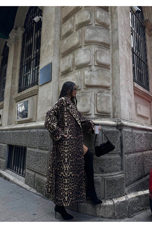 Women's Leopard Patterned Coat - 2