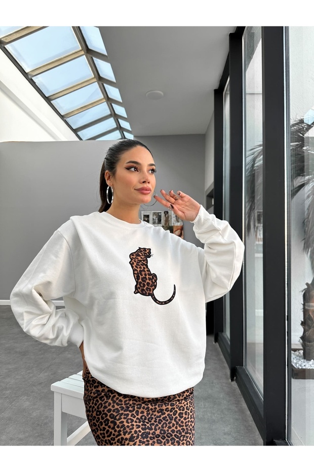 White Leo Embroidered Sweat