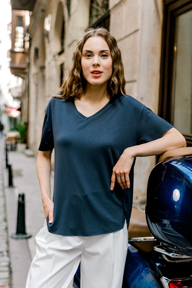 V-Neck Cotton Slit Basic T-Shirt - 4