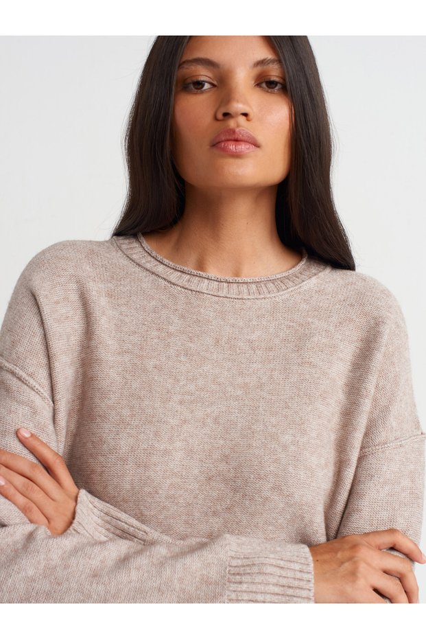 10636 Crew Neck Knitwear Sweater with Sewing Detail - Mink M.