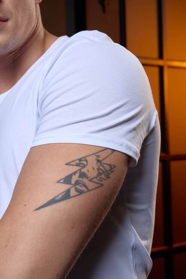 طاقم الرقبة الأساسية تي شيرت أبيض للرجال - 4