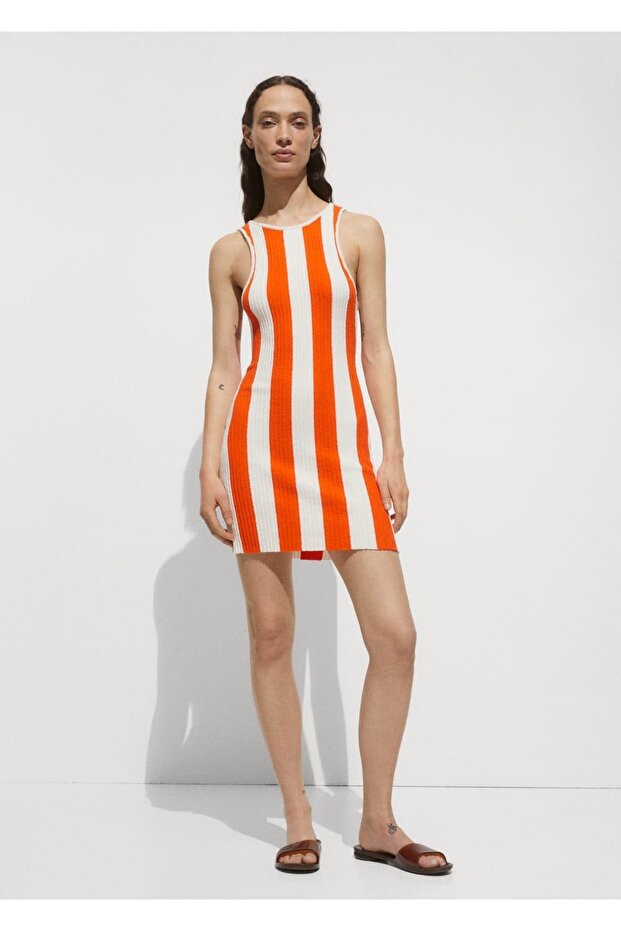 Gestreiftes, geripptes, lockiges Strickkleid - 2