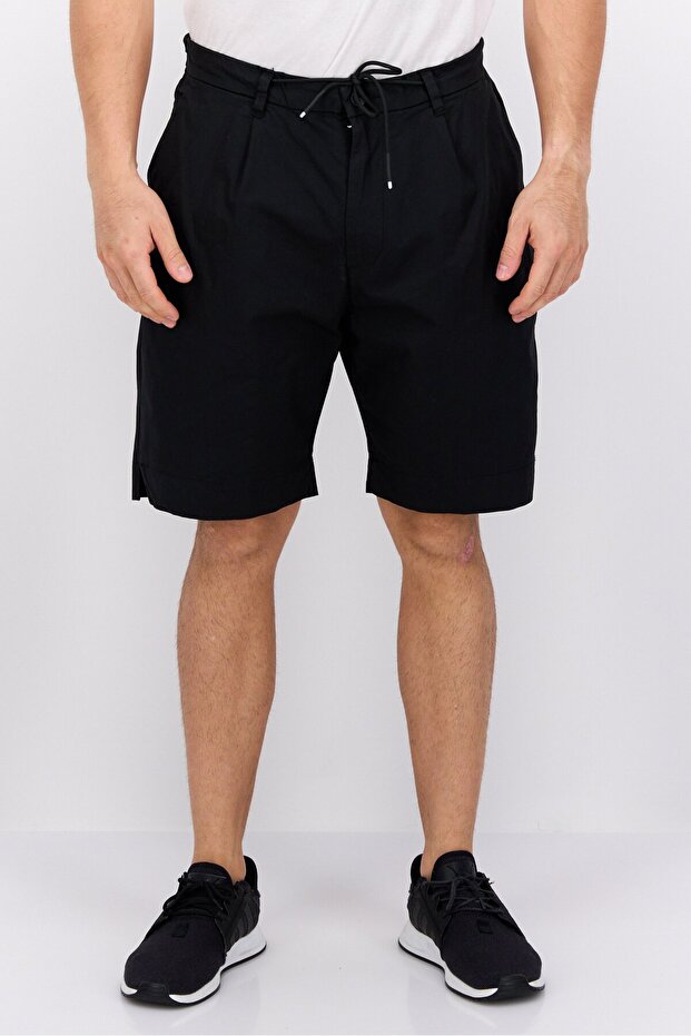 شورت رجالي أساسي سادة برباط، أسود - 1