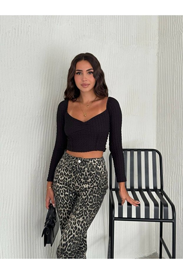 Women's Embossed Patterned Collar Gathered Crop