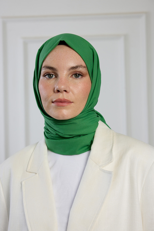 شال من القطن الخالص باللون الأخضر
