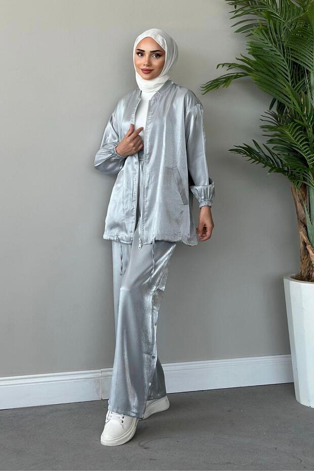 Gray Quince Zippered Set