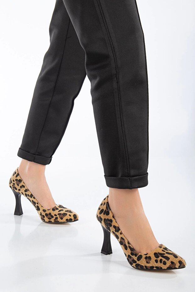 Leopard Patterned Stiletto Goblet Heels - 1