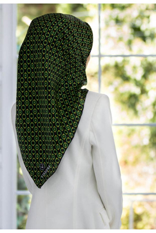 100% twill silk chain patterned black - gold colored 90x90 scarf edge stitching type hand stitched