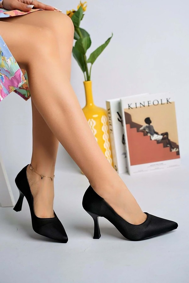 820 Women's Classic Heeled Stiletto