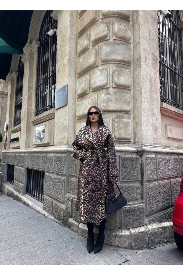 Women's Leopard Patterned Coat - 4